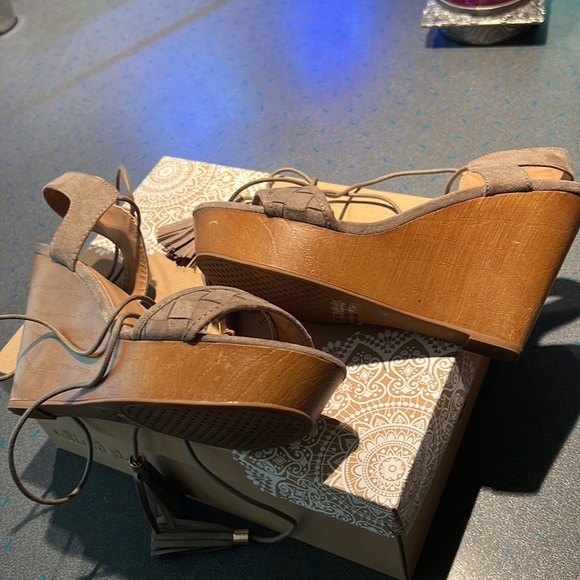 Altard’d State Tan Wedges with original box. - Picture 4 of 6